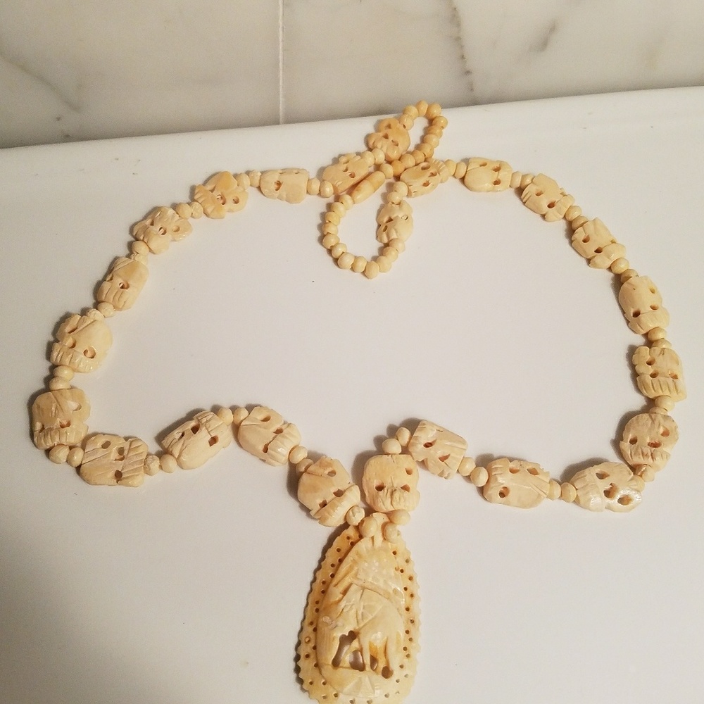 Vtg hand carved bovine bone elephant necklace